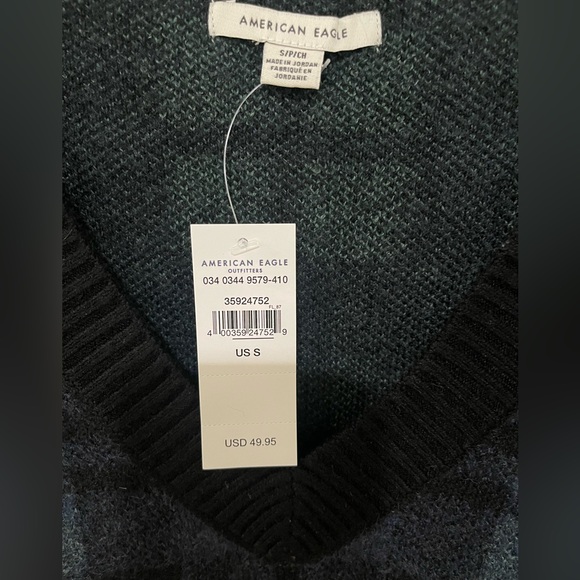 AE Plaid Cropped V-Neck Sweater Small NWT - Picture 4 of 5